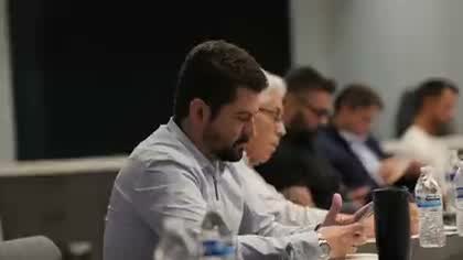 Conselheiros avaliando as apresentações