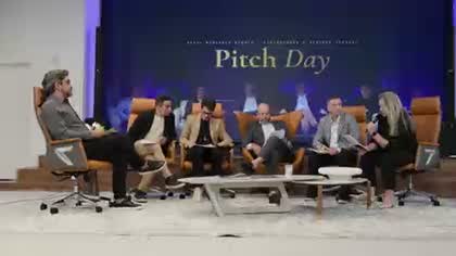 Plano aberto do palco do Pitch Day